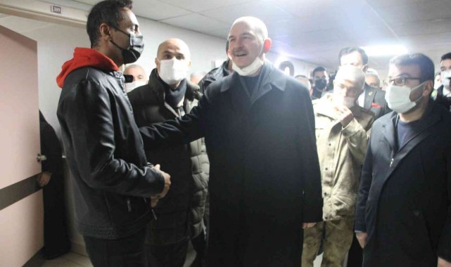 Bakan Soylu, yaralı polisi ziyaret etti