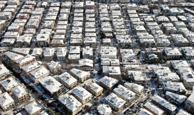 Bakırköy Florya'da karla kaplı ara sokaklar havadan görüntülendi