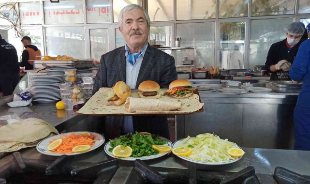 Balıkçı Kenan yarıyıl tatilinde öğrencileri unutmadı