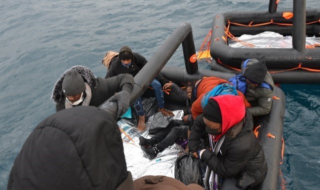 Balıkesir açıklarında 27 düzensiz göçmen kurtarıldı