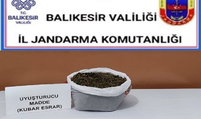Balıkesir&#039;de jandarmadan 30 uyuşturucu şüphelisine operasyon