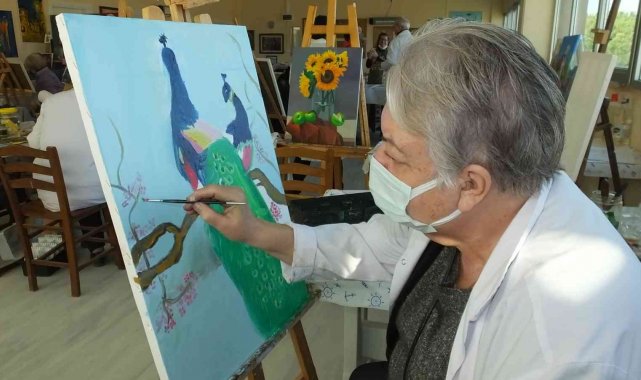 Balıkesir'de resim kursu emeklilere moral oldu