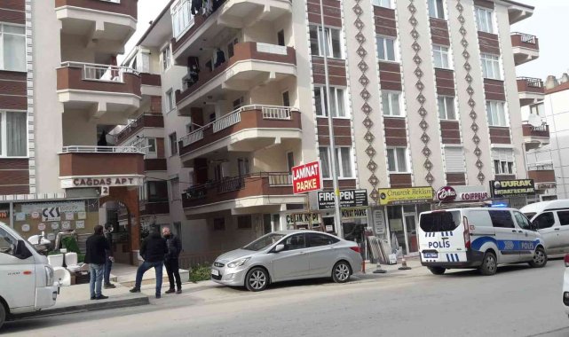 Balkon demirini keserken dördüncü kattan düşerek hayatını kaybetti