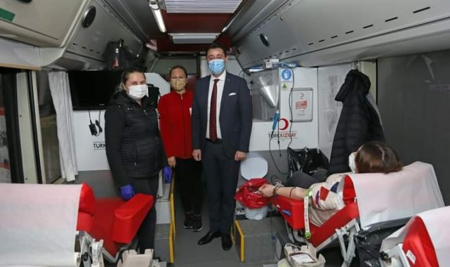 Bandırma Belediye Başkanı Tolga Tosun, gönüllü bağışcı oldu