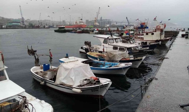 Bandırma&#039;da fırtına ve yağış etkili oluyor