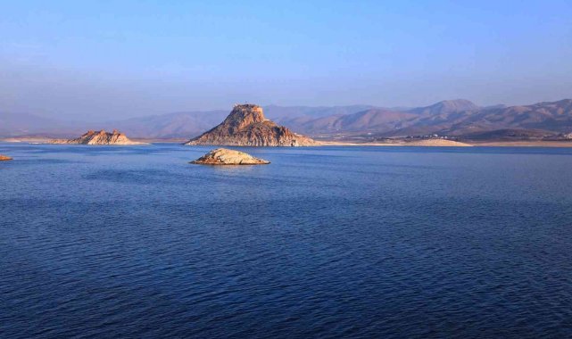 Barajın ortasındaki tarihi güzellik 'Pertek Kalesi'