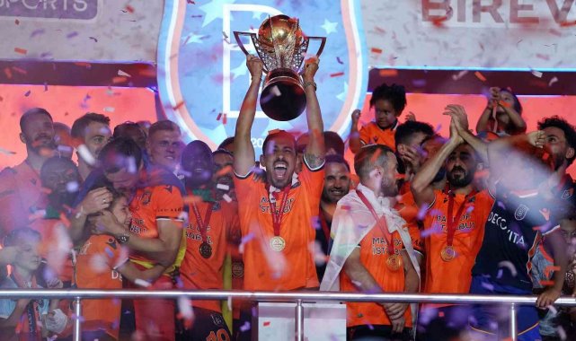 Başakşehir&#039;de şampiyon kadro dağıldı