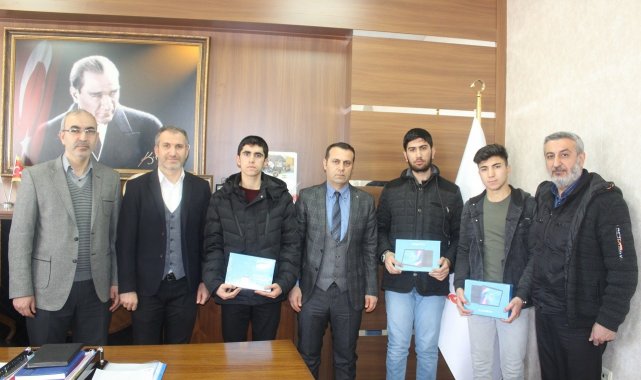 Başarılı öğrencilere ödülleri takdim edildi