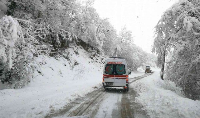 Başiskele'de karla mücadele ekiplerinden hayati müdahale