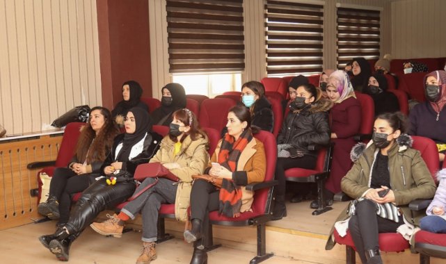 Başkale'de kadınlara 'En İyi Narkotik Polisi Anne' semineri