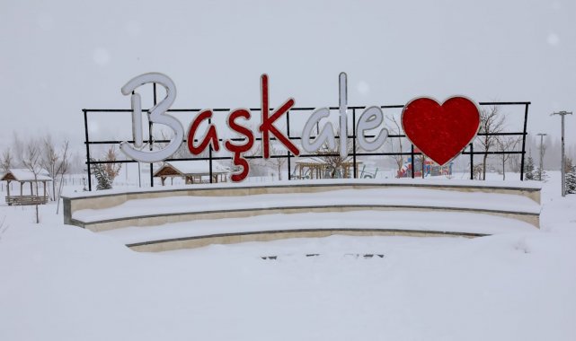 Başkale'de kartpostallık görüntüler