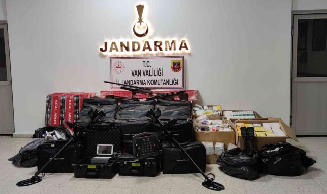 Başkale'de silah ve ilaç ele geçirildi