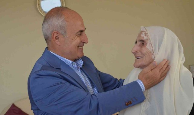 Başkan Akgün'ün anne acısı