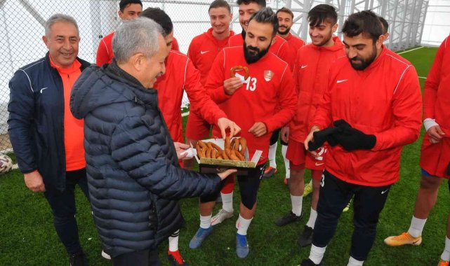 Başkan Akkaya'dan Akşehirspor'a tatlı ikramı