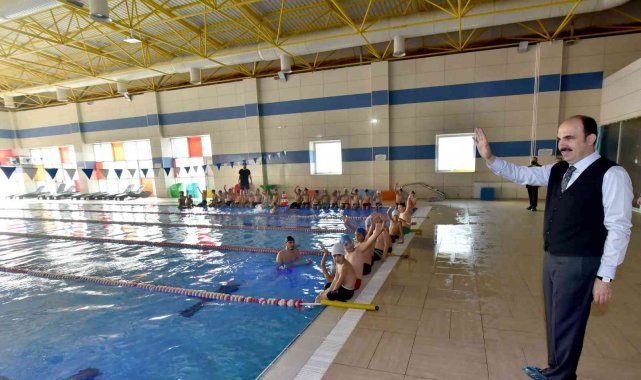 Başkan Altay: "3 bin 500 öğrencimize yüzme öğretiyoruz"