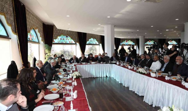 Başkan Altınok basın mensuplarıyla bir araya geldi