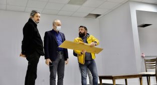 Başkan Atabay Amfi Tiyatro ve Gençlik Merkezi'ndeki çalışmaları denetledi