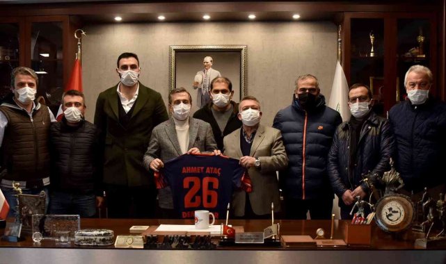 Başkan Ataç spor kulübü ve mahalle temsilcileriyle bir araya geldi