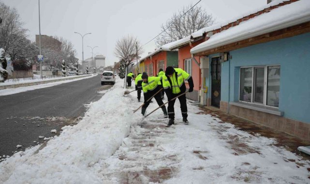 Başkan Bakkalcıoğlu karla mücadele çalışmalarını yerinde inceledi