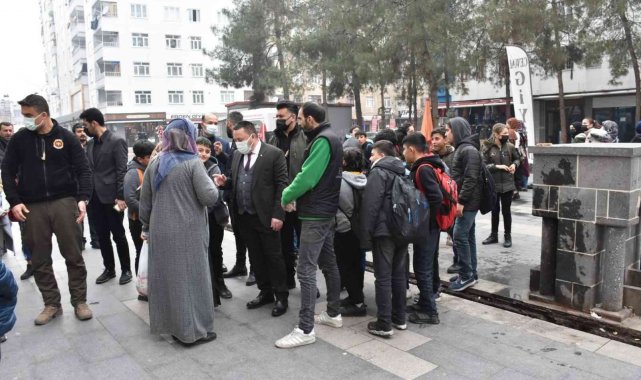 Başkan Beyoğlu esnafı ziyaret etti, devam eden spor yatırımlarını inceledi