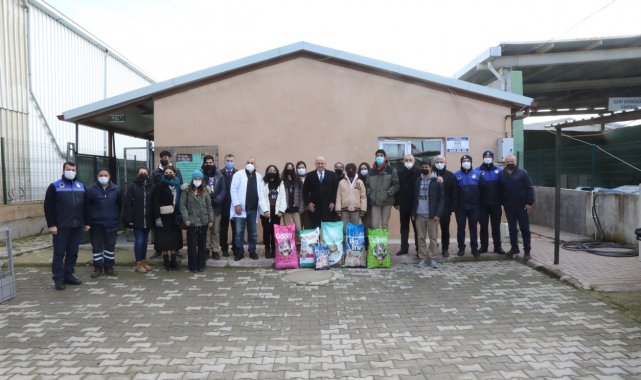 Başkan Bıyık, liseli gençlerle hayvan barınağını ziyaret etti