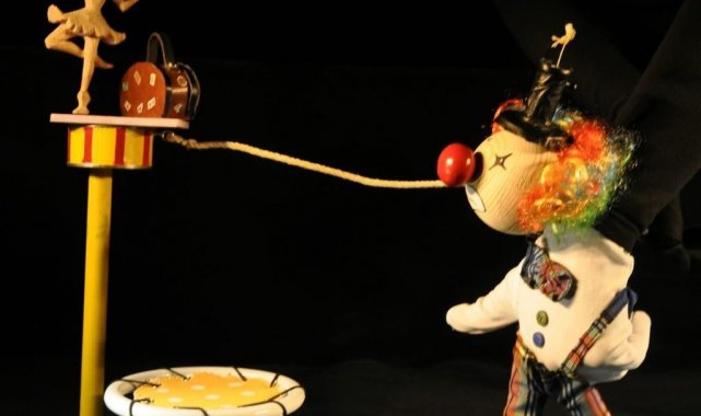 Başkan Böcek, çocuklara tatilde tiyatro hediye ediyor