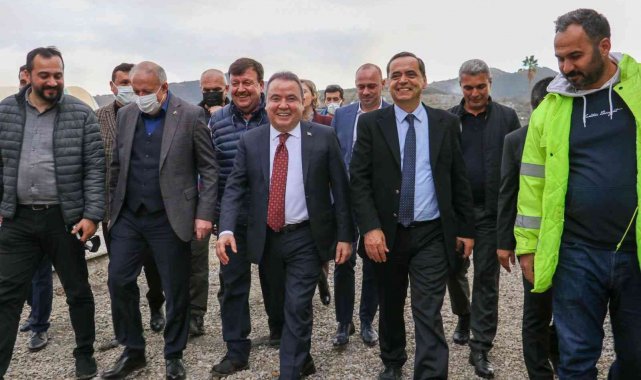 Başkan Böcek, Gazipaşa Kültür Merkezi inşaatını inceledi