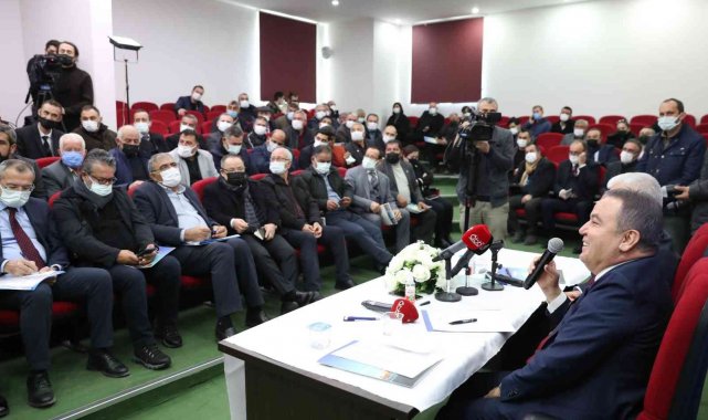 Başkan Böcek: "Finike'ye yakışır Cumhuriyet Meydanı yapacağız"