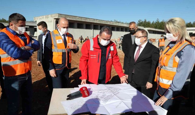Başkan Böcek, Sokak Hayvanları Bakım Evi'ni inceledi