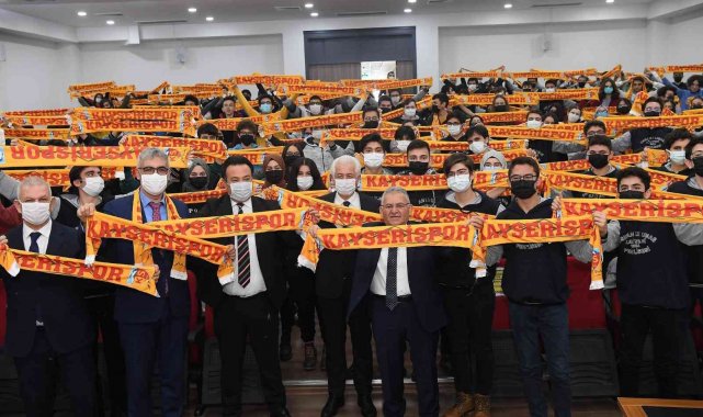 Başkan Büyükkılıç, 'Kariyer Günleri'ne Osman Ulubaş Fen Lisesi ile devam etti