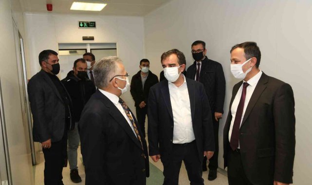 Başkan Büyükkılıç ERÜ Aşı Araştırma ve Geliştirme Merkezi'ni ziyaret etti