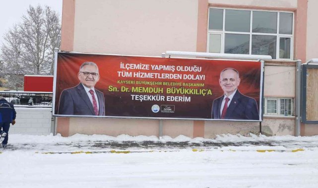 Başkan Büyükkılıç&#039;a pankartlı teşekkür