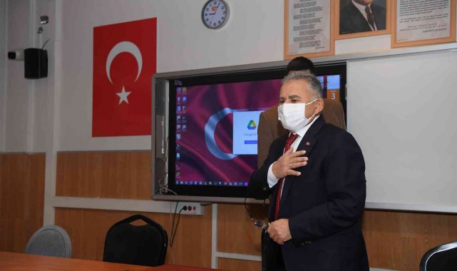 Başkan Büyükkılıç'tan lise öğrencilerine 'Çanakkale' jesti