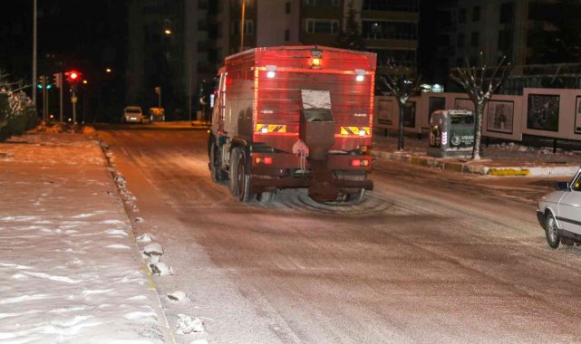 Başkan Çakın, tuzlama çalışmalarını inceledi