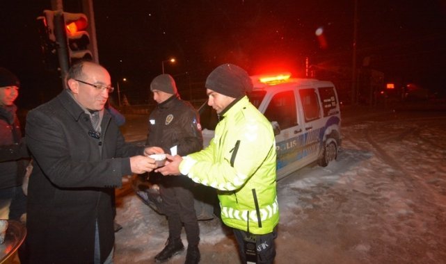 Başkan Çöl'den gece ayazında hemşerilerine çorba ikramı
