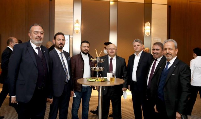 Başkan İmamoğlu mobilya fuarında