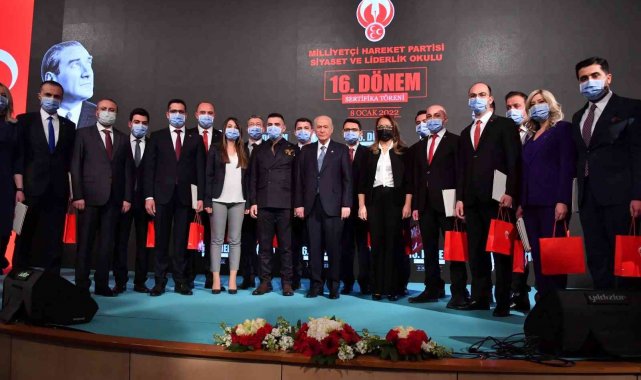 Başkan Kadir Bıyık'ın basın danışmanı siyaset ve liderlik okulundan mezun oldu