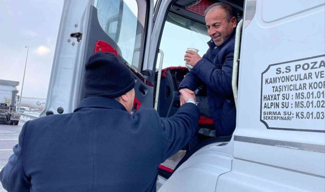 Başkan Oğuz'dan TIR şoförlerine yemek ve çorba ikramı