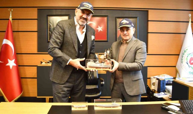 Başkan Oral'a Katar'a inşa edilen savaş gemilerin maketi hediye edildi…