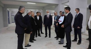 Başkan Özlü, mahalleleri otobüsle gezdi