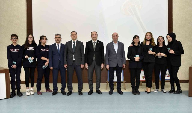 Başkan Pekyatırmacı münazara yarışmasını izledi