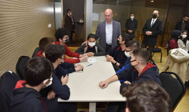 Başkan Pekyatırmacı: "Sanat Akademisi'yle öğrencilerimize yeni ufuklar kazandırıyoruz"