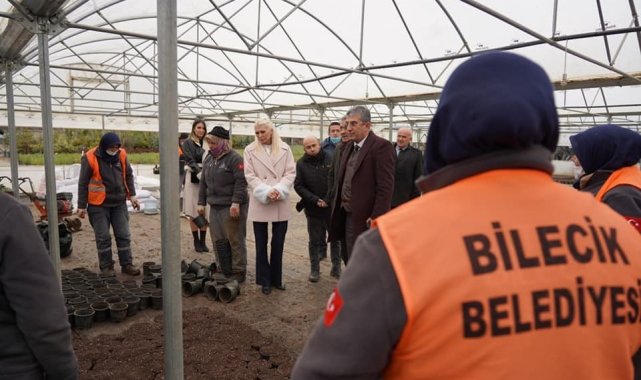 Başkan Şahin sera alanını inceledi