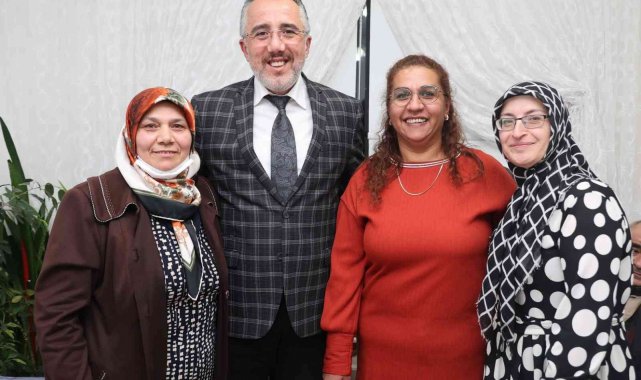 Başkan Savran mahalle sakinlerini ziyaret ediyor