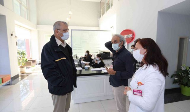 Başkan Tarhan, esnafı ziyaret ederek sorunlarını dinledi