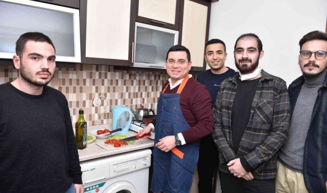 Başkan Tütüncü, öğrenci evlerine konuk oldu