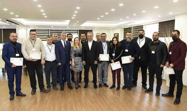 Başkan Uysal, başarı belgesi alan personelle buluştu
