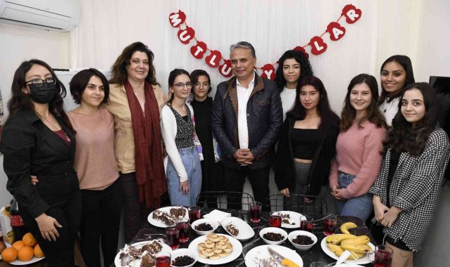 Başkan Uysal, kız öğrencilerin yeni yılını kutladı