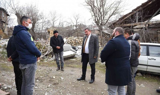 Başkan Vidinlioğlu, evi yanan aileyi ziyaret etti