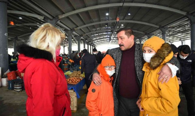 Başkan Vidinlioğlu, Kuzeykent pazarında esnaf ve vatandaşlarla bir araya geldi